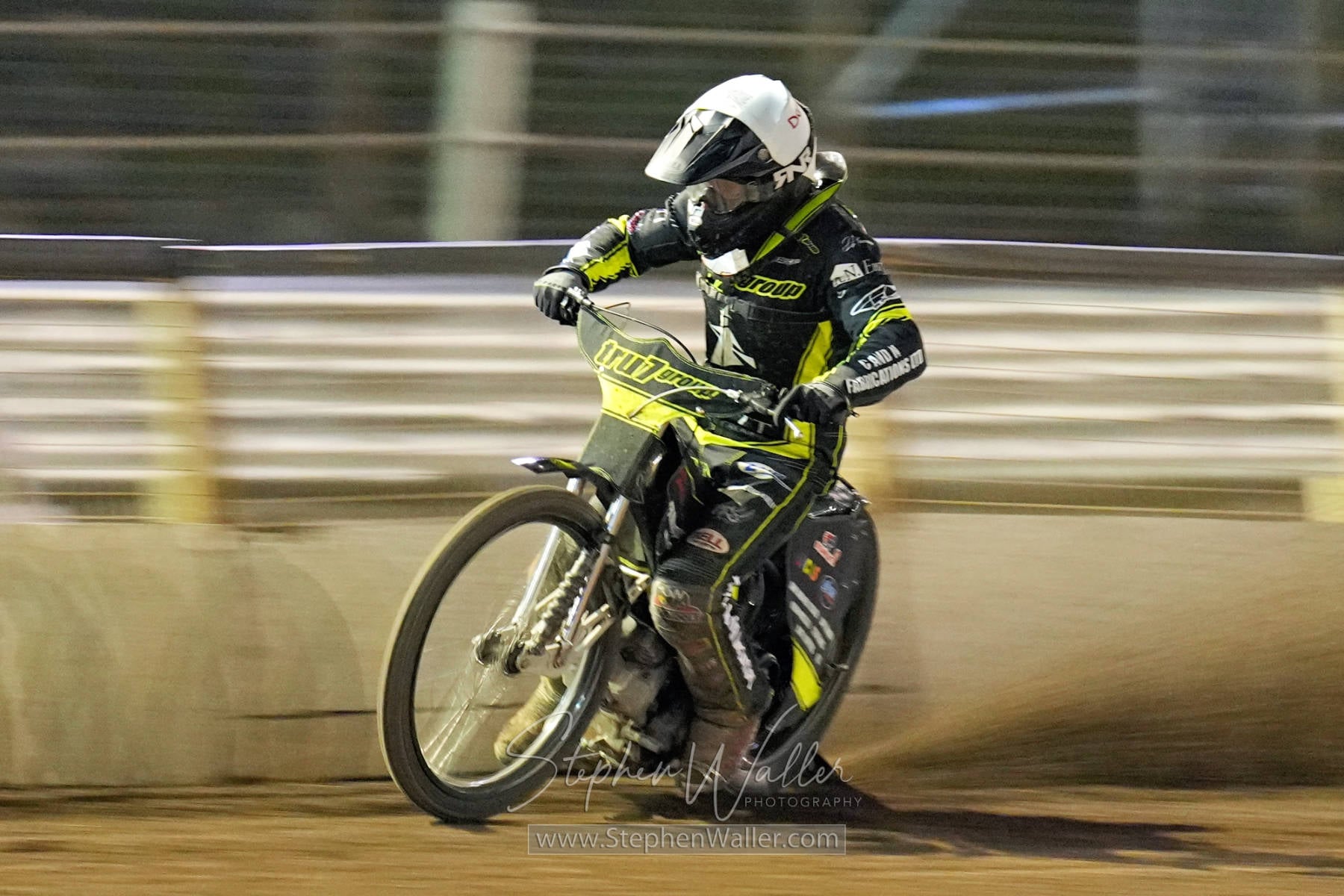 THOMPSON WINS BRITISH SEMI-FINAL