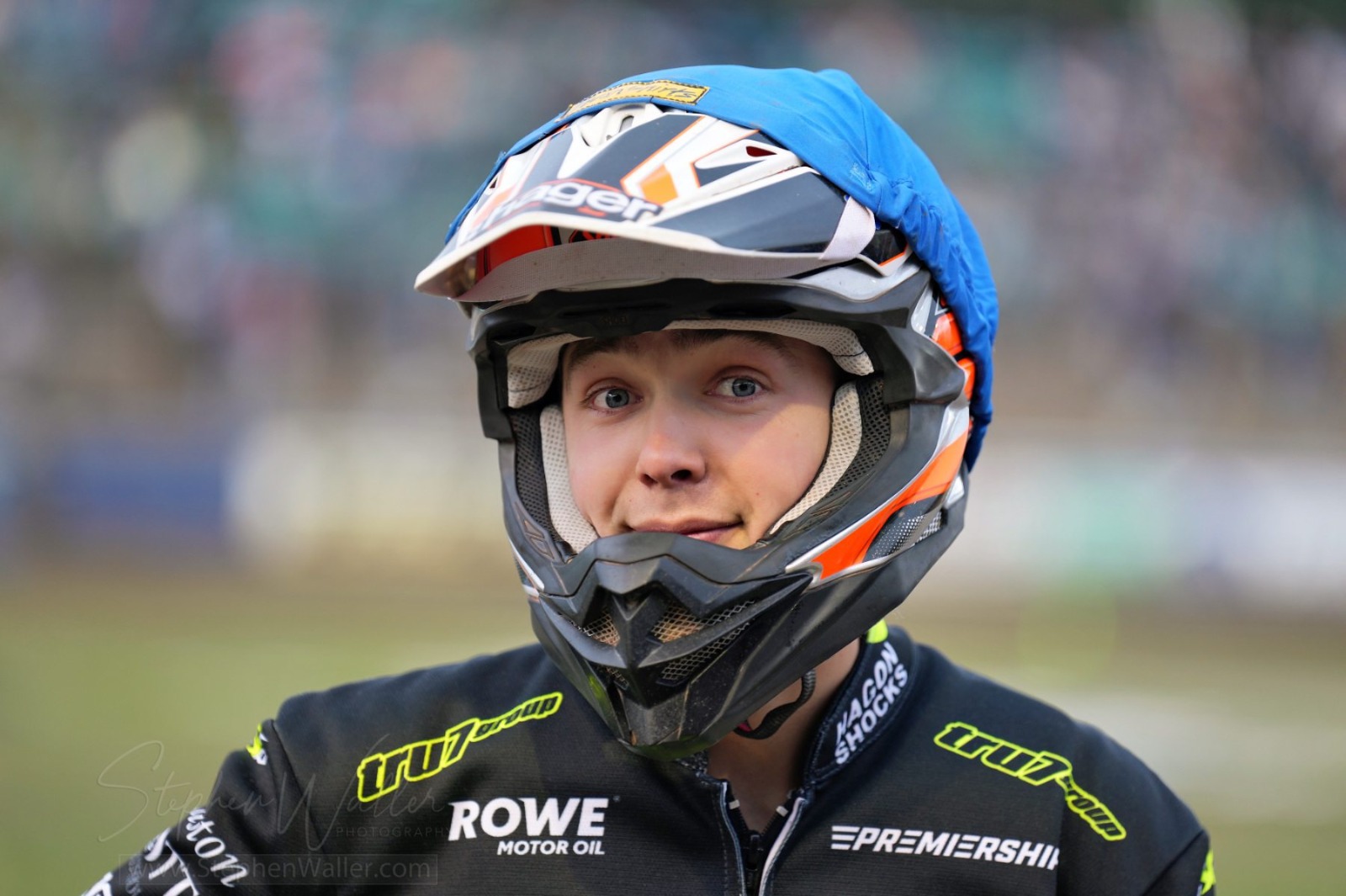 EDWARDS STAYS WITH THE WITCHES